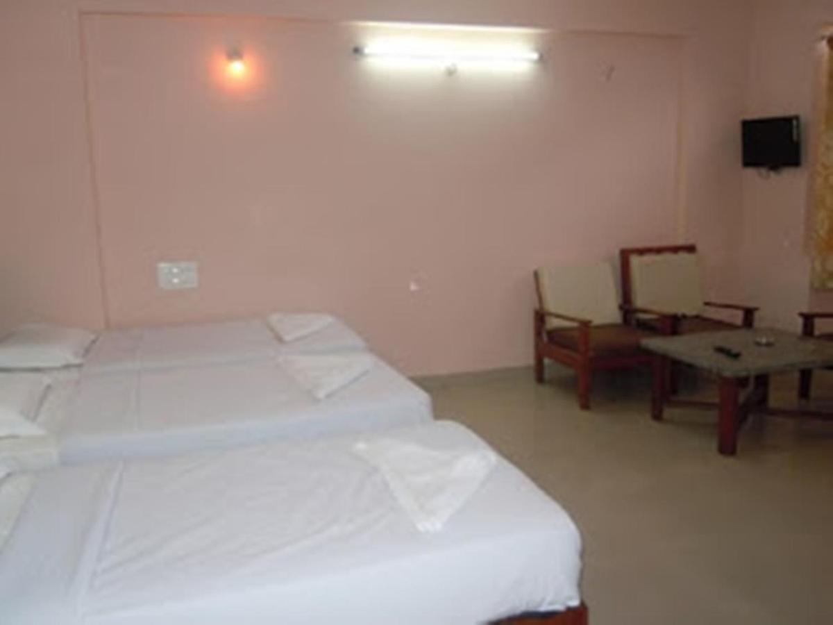 Hotel Surya Residency Majestic Bangalore Bagian luar foto